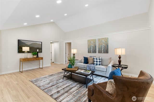 20103 75th Avenue NE, Kenmore, WA 98028