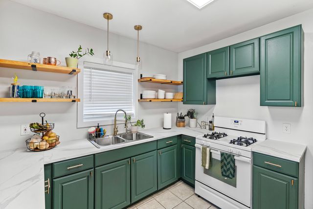 416 Hull Court, Waukegan, IL 60085
