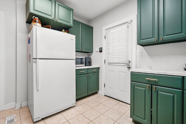 416 Hull Court, Waukegan, IL 60085