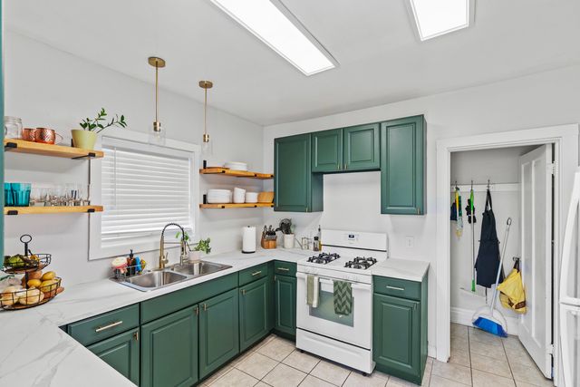 416 Hull Court, Waukegan, IL 60085
