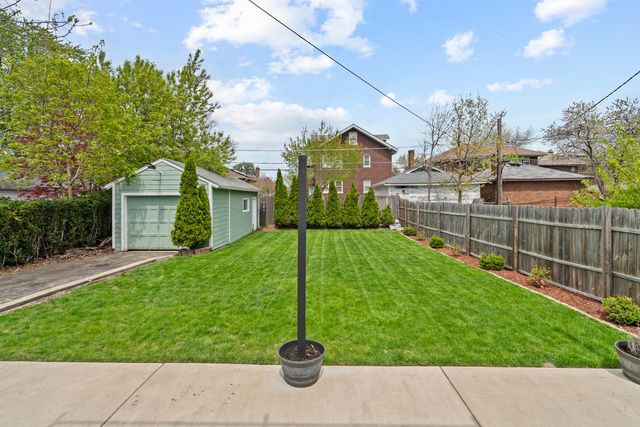 416 Hull Court, Waukegan, IL 60085