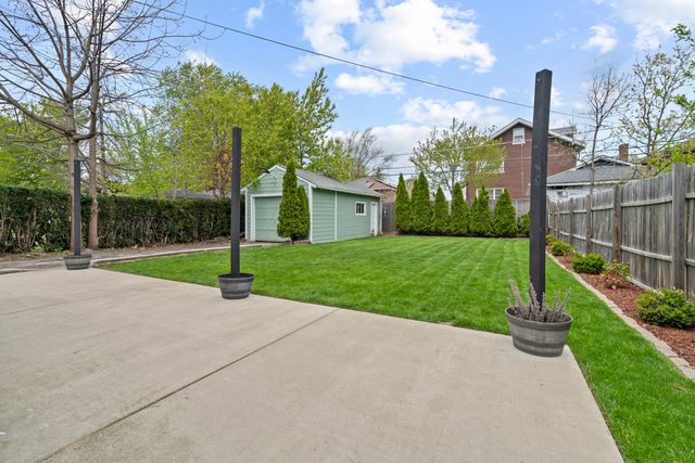 416 Hull Court, Waukegan, IL 60085