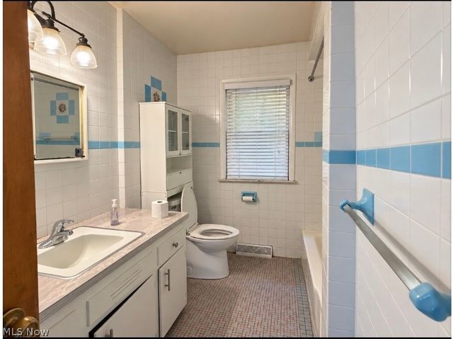 4521 Longleaf Road, Warrensville Heights, OH 44128