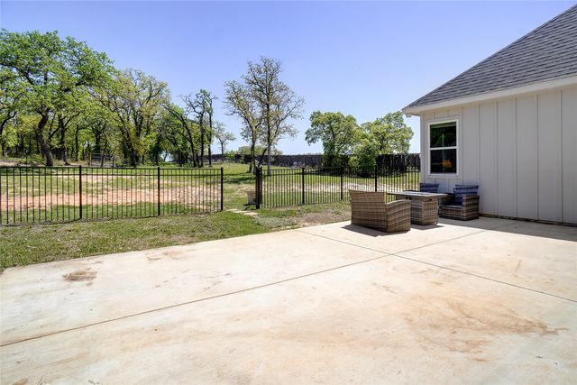 212 Zebrastone Way, Poolville, TX 76487