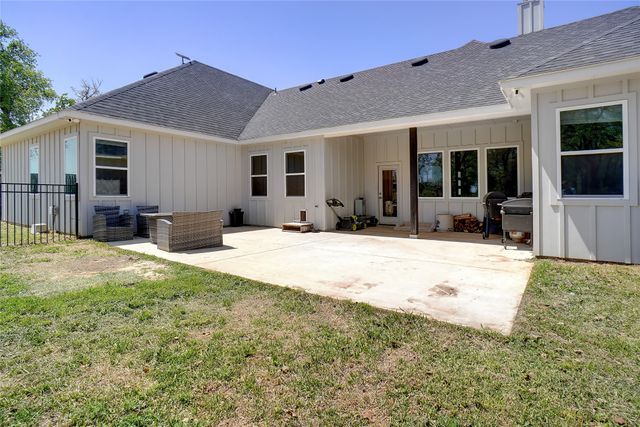 212 Zebrastone Way, Poolville, TX 76487
