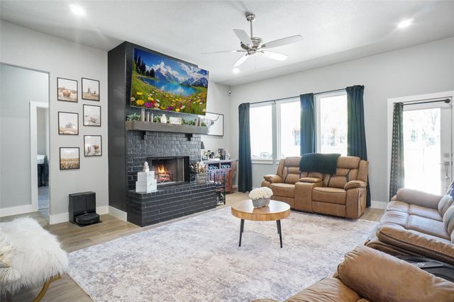 212 Zebrastone Way, Poolville, TX 76487