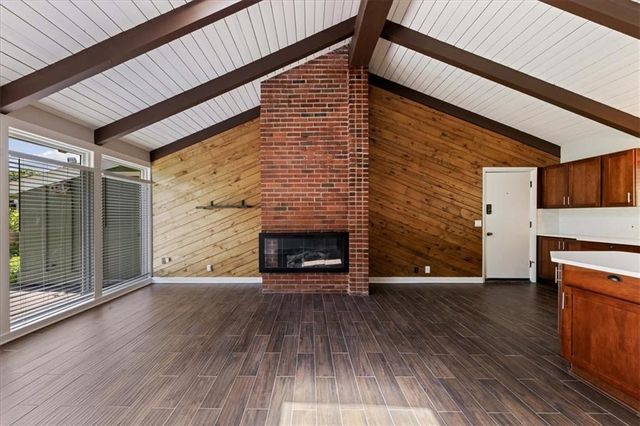 7637 Colonial Drive, Prairie Village, KS 66208