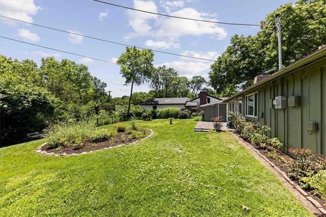 7637 Colonial Drive, Prairie Village, KS 66208