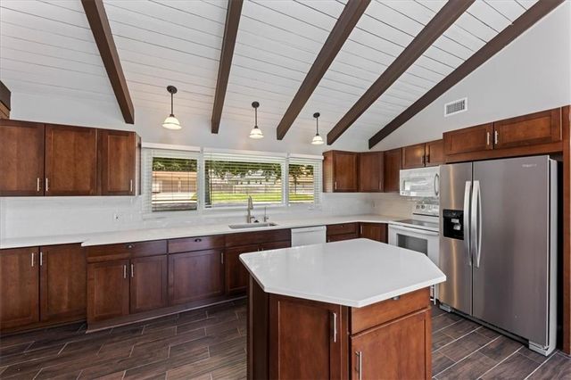 7637 Colonial Drive, Prairie Village, KS 66208