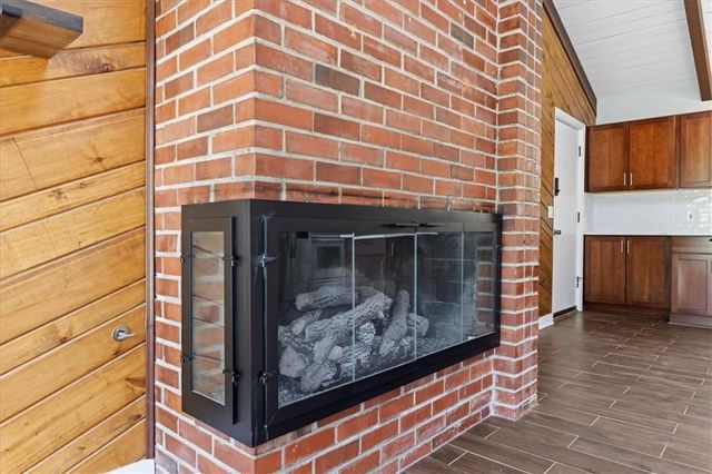 7637 Colonial Drive, Prairie Village, KS 66208