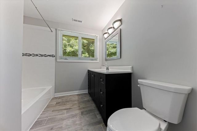 7637 Colonial Drive, Prairie Village, KS 66208