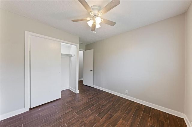 7637 Colonial Drive, Prairie Village, KS 66208