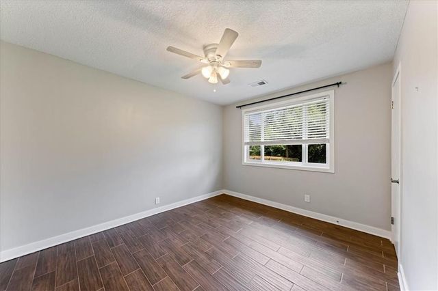 7637 Colonial Drive, Prairie Village, KS 66208