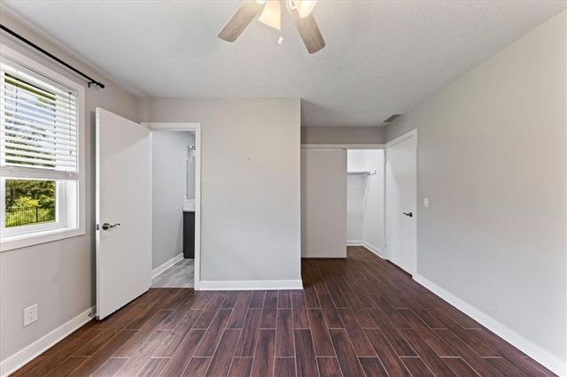 7637 Colonial Drive, Prairie Village, KS 66208
