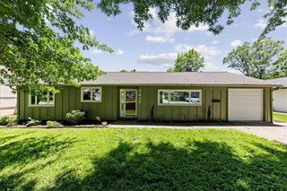 7637 Colonial Drive, Prairie Village, KS 66208