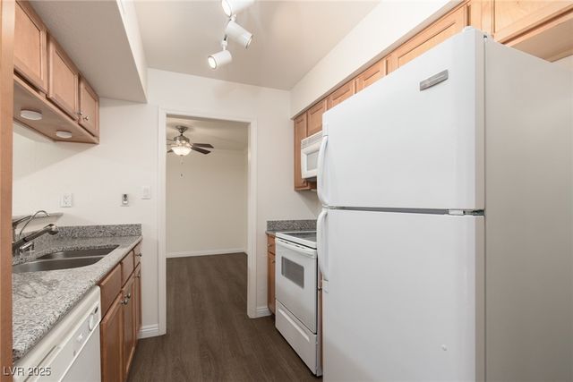 753 Oakmont Avenue 801, Las Vegas, NV 89109