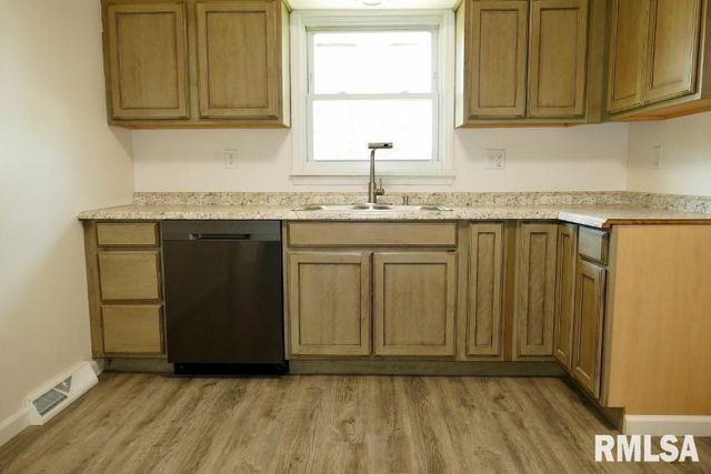1113 W WESTWOOD Drive, Peoria, IL 61614