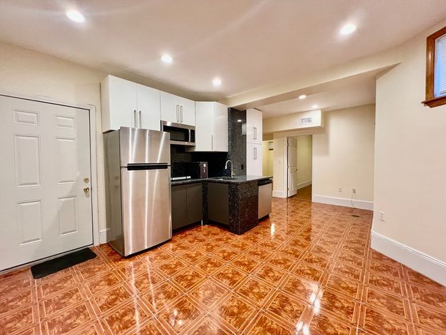 69 Babcock St 1, Brookline, MA 02446