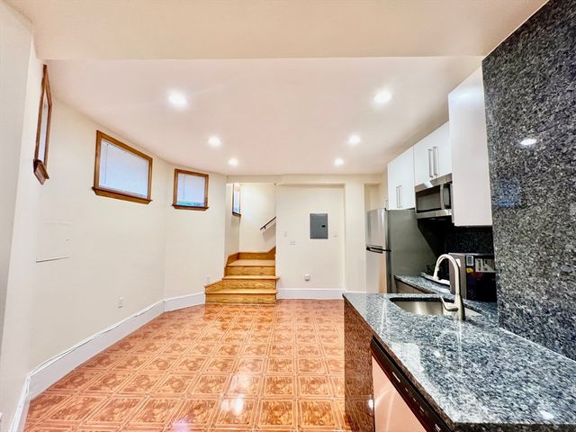 69 Babcock St 1, Brookline, MA 02446