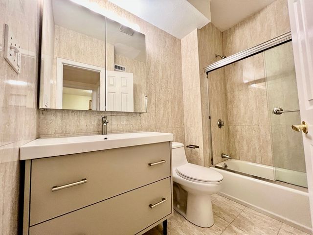 69 Babcock St 1, Brookline, MA 02446