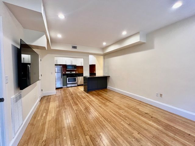 69 Babcock St 1, Brookline, MA 02446