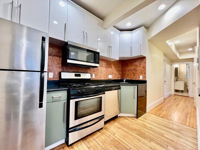 69 Babcock St 1, Brookline, MA 02446