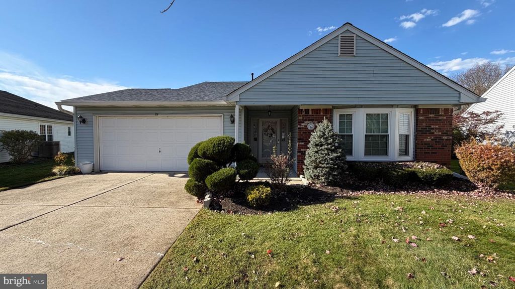 19 FERNWOOD CT, Columbus, NJ 08022