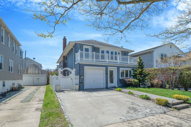 558 E Walnut Street, Long Beach, NY 11561