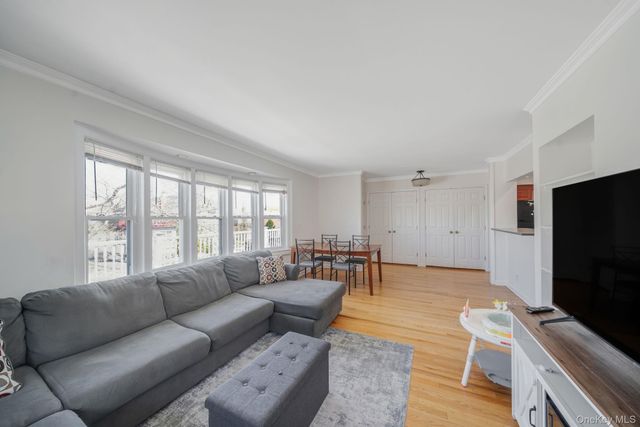 558 E Walnut Street, Long Beach, NY 11561