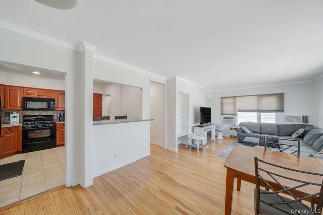 558 E Walnut Street, Long Beach, NY 11561