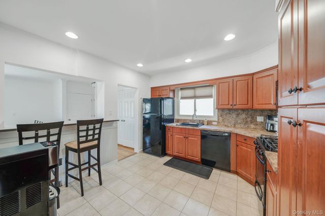 558 E Walnut Street, Long Beach, NY 11561