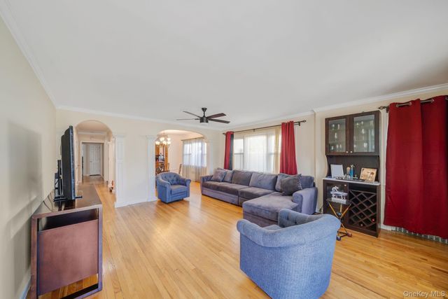 558 E Walnut Street, Long Beach, NY 11561