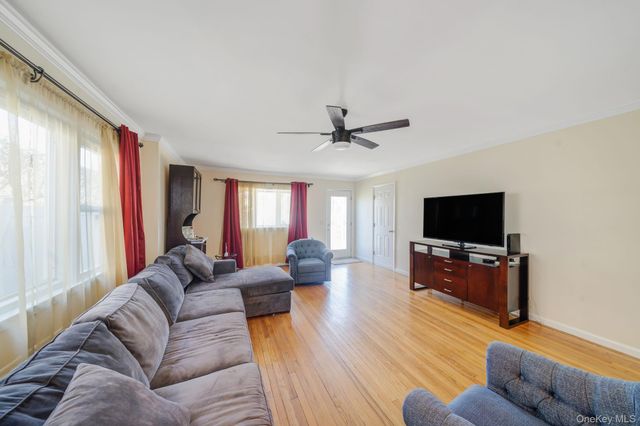 558 E Walnut Street, Long Beach, NY 11561