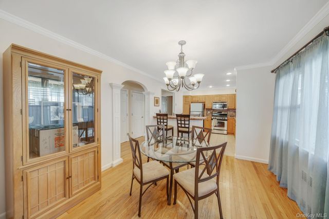 558 E Walnut Street, Long Beach, NY 11561