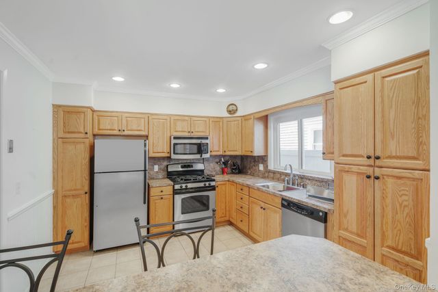 558 E Walnut Street, Long Beach, NY 11561