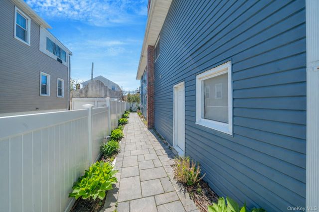558 E Walnut Street, Long Beach, NY 11561