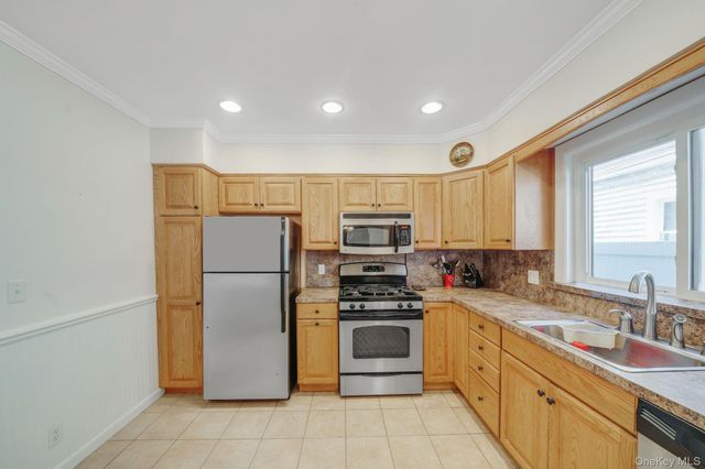 558 E Walnut Street, Long Beach, NY 11561