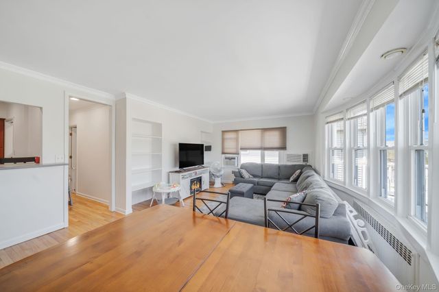 558 E Walnut Street, Long Beach, NY 11561