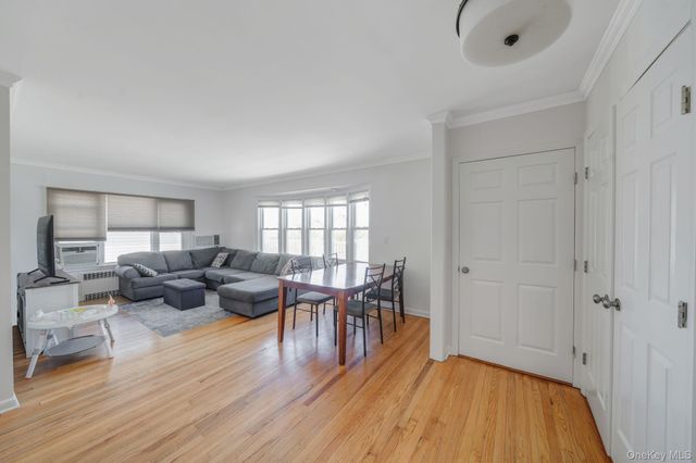 558 E Walnut Street, Long Beach, NY 11561