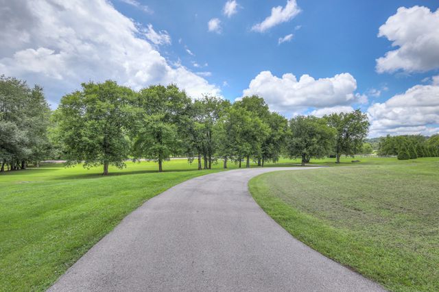 1110 Sequoya Trl, Columbia, TN 38401