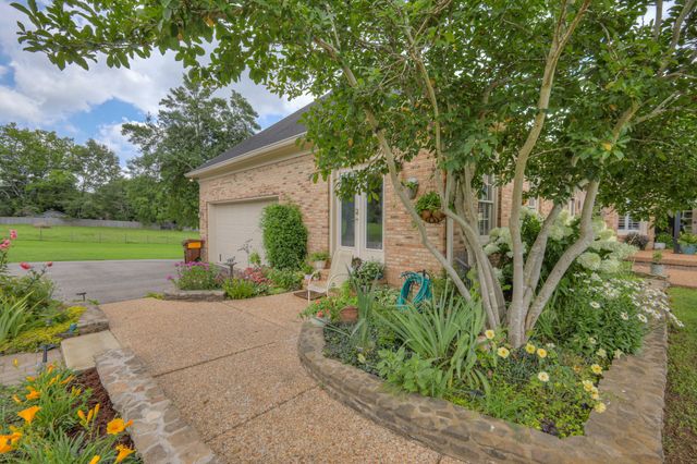1110 Sequoya Trl, Columbia, TN 38401