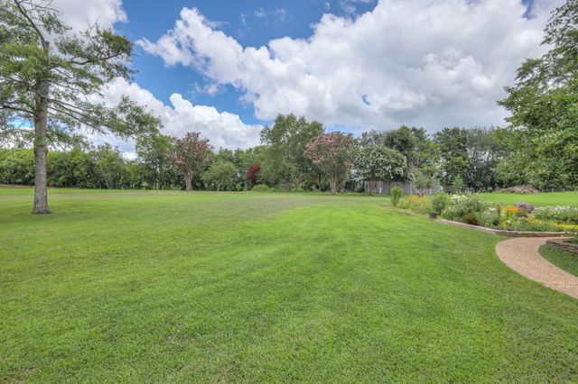 1110 Sequoya Trl, Columbia, TN 38401