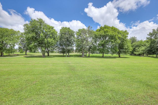 1110 Sequoya Trl, Columbia, TN 38401
