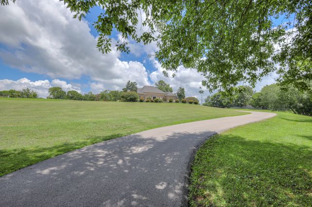 1110 Sequoya Trl, Columbia, TN 38401