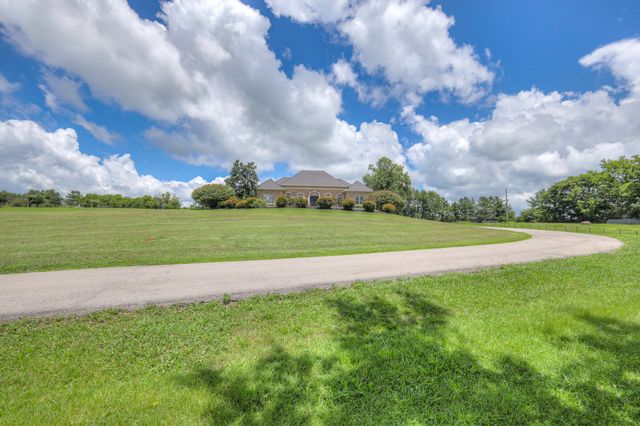 1110 Sequoya Trl, Columbia, TN 38401