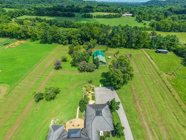 1110 Sequoya Trl, Columbia, TN 38401