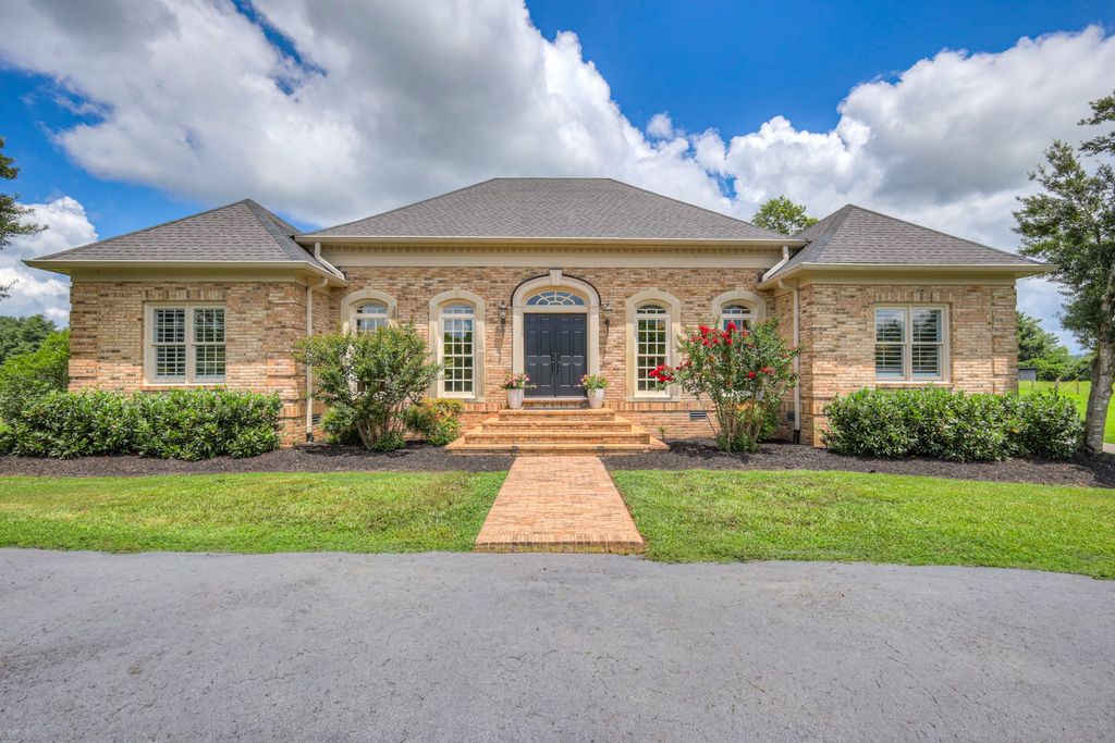 1110 Sequoya Trl, Columbia, TN 38401
