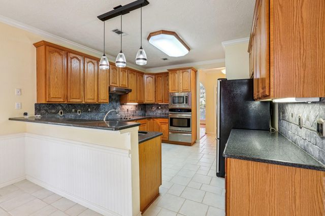 30 Wind River Drive, Conroe, TX 77384