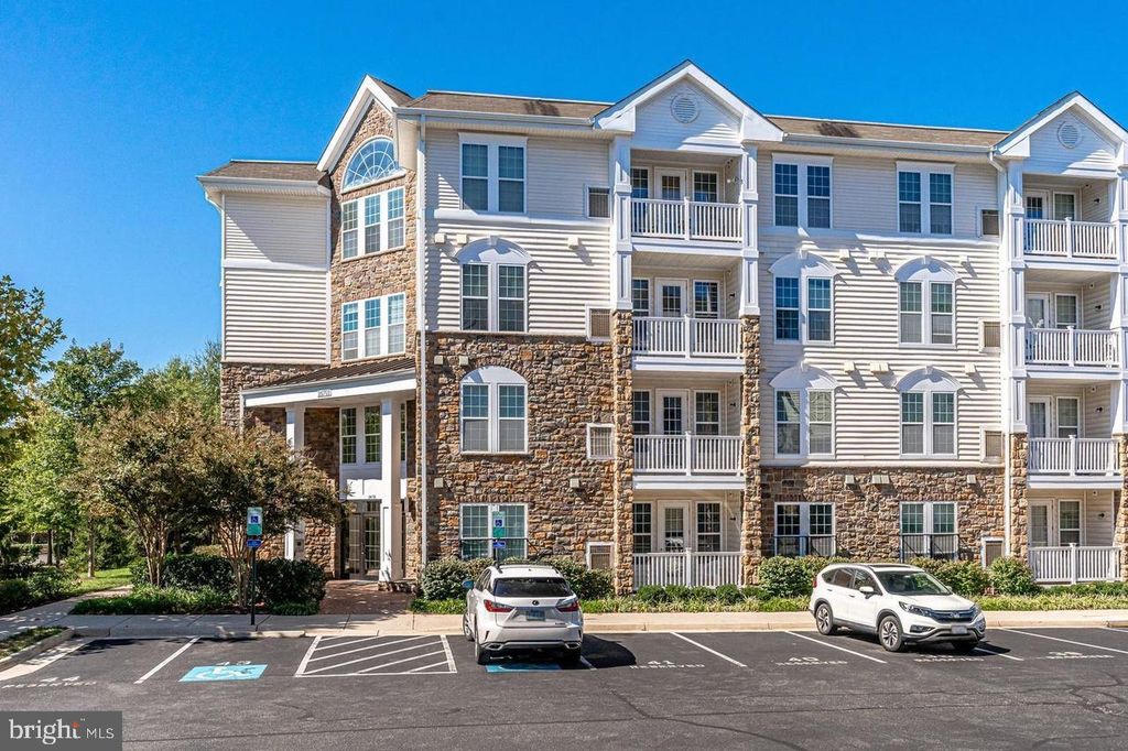 24701 BYRNE MEADOW SQ #100, Aldie, VA 20105