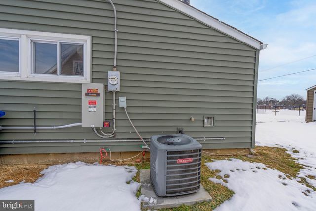 29 PLUMTREE LN, Willingboro, NJ 08046